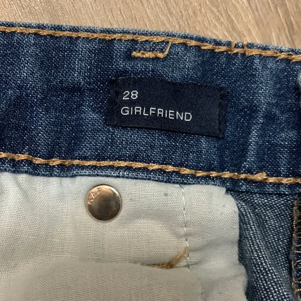 Gap Girlfriend Cut Distressed Denim 5pocket Jeans. -Host Pick-